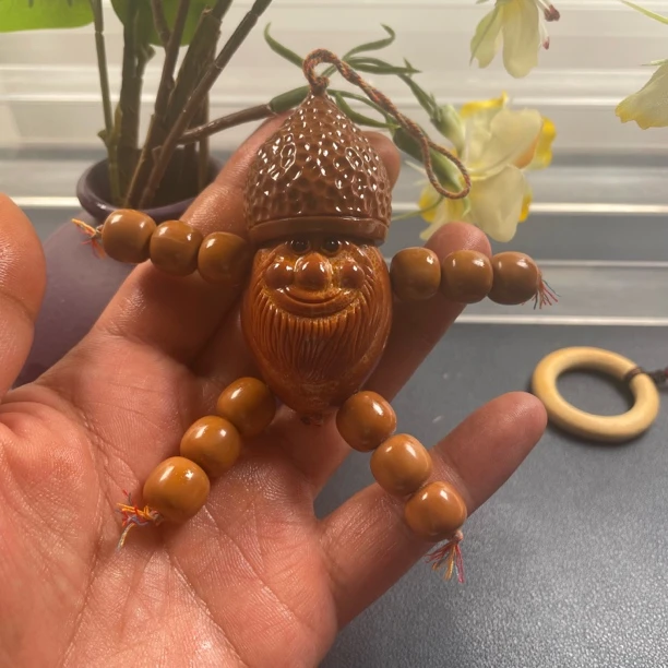 巴西橄榄核雕刻地精小老头月亮草帽文玩把件