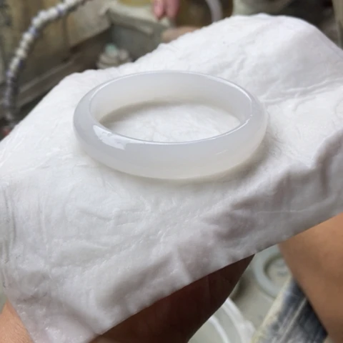 石英质玉手镯未镶嵌凌