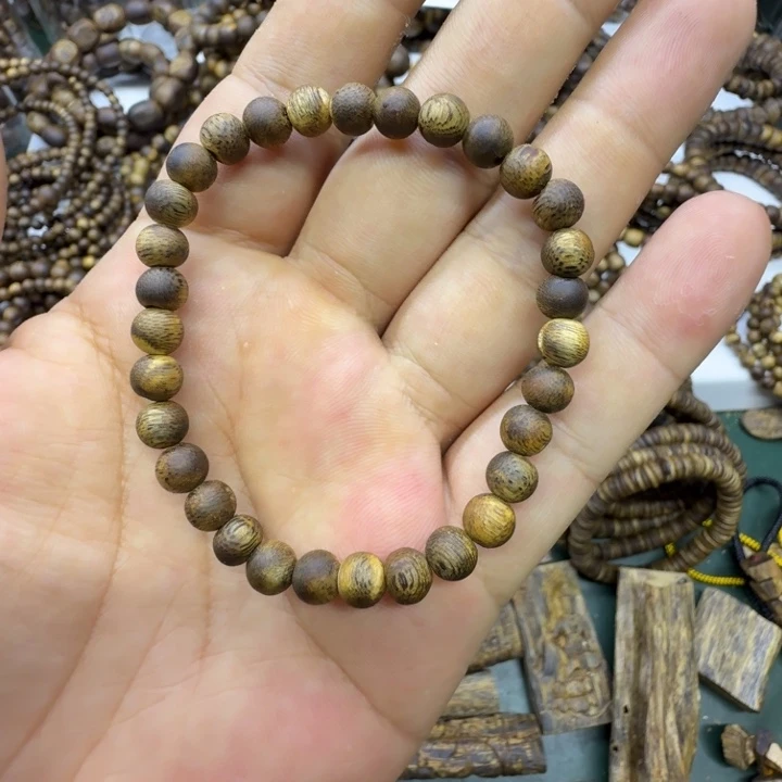 沉香碎屑沉香奇楠沉香乌身卡0.6单圈虫漏珠3克+