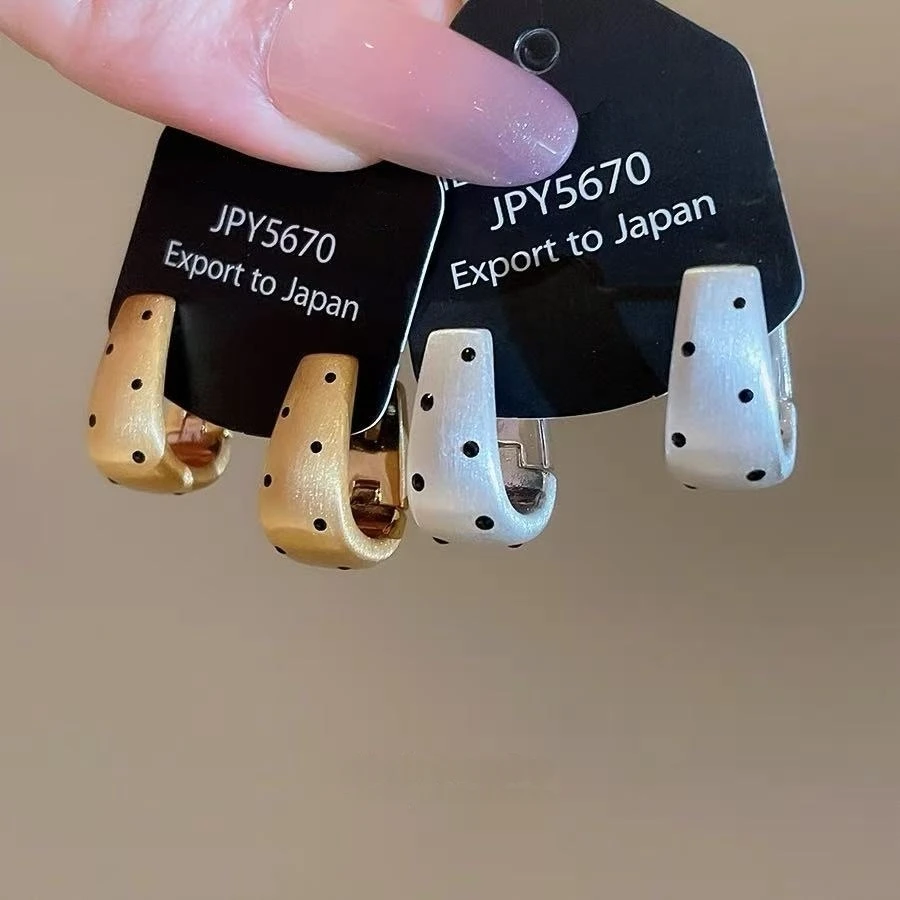 卡柒 铜合金耳饰 韩系拉丝小波点耳环时尚小众设计感个性百搭耳饰