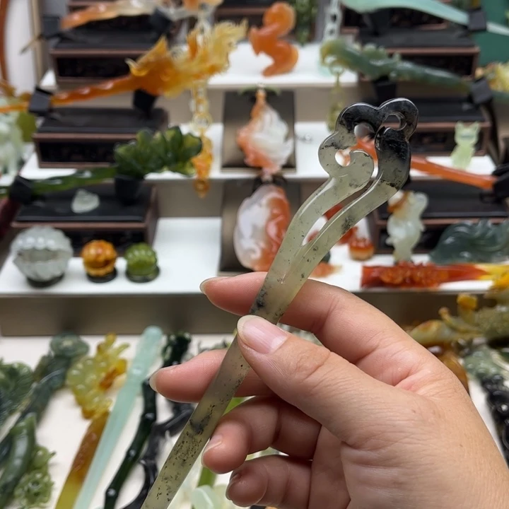 蛇纹石玉未镶嵌颈饰