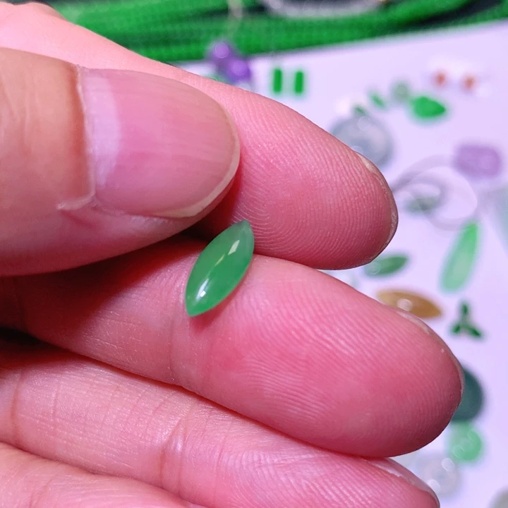 翡翠手镯未镶嵌马眼