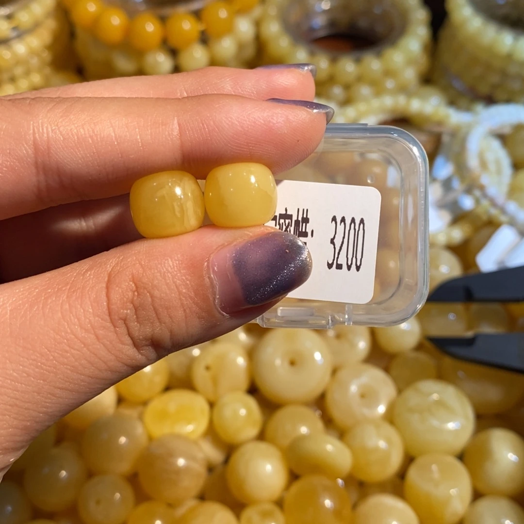 琥珀未镶嵌珠宝奇石3200