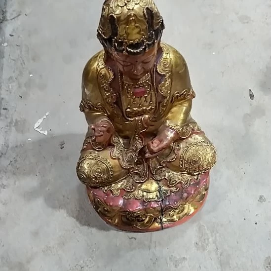 平***山黄色的装饰品摆件