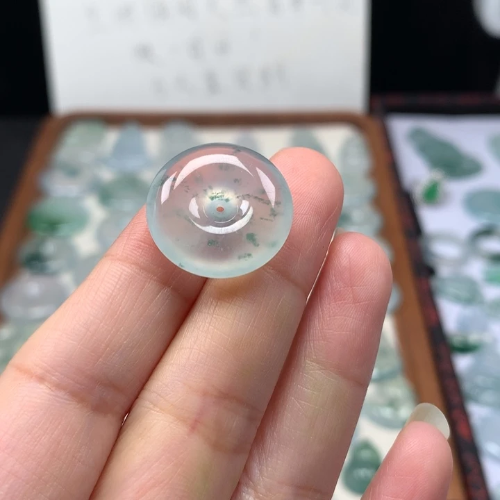 颈饰未镶嵌翡翠高冰飘花肥扣子