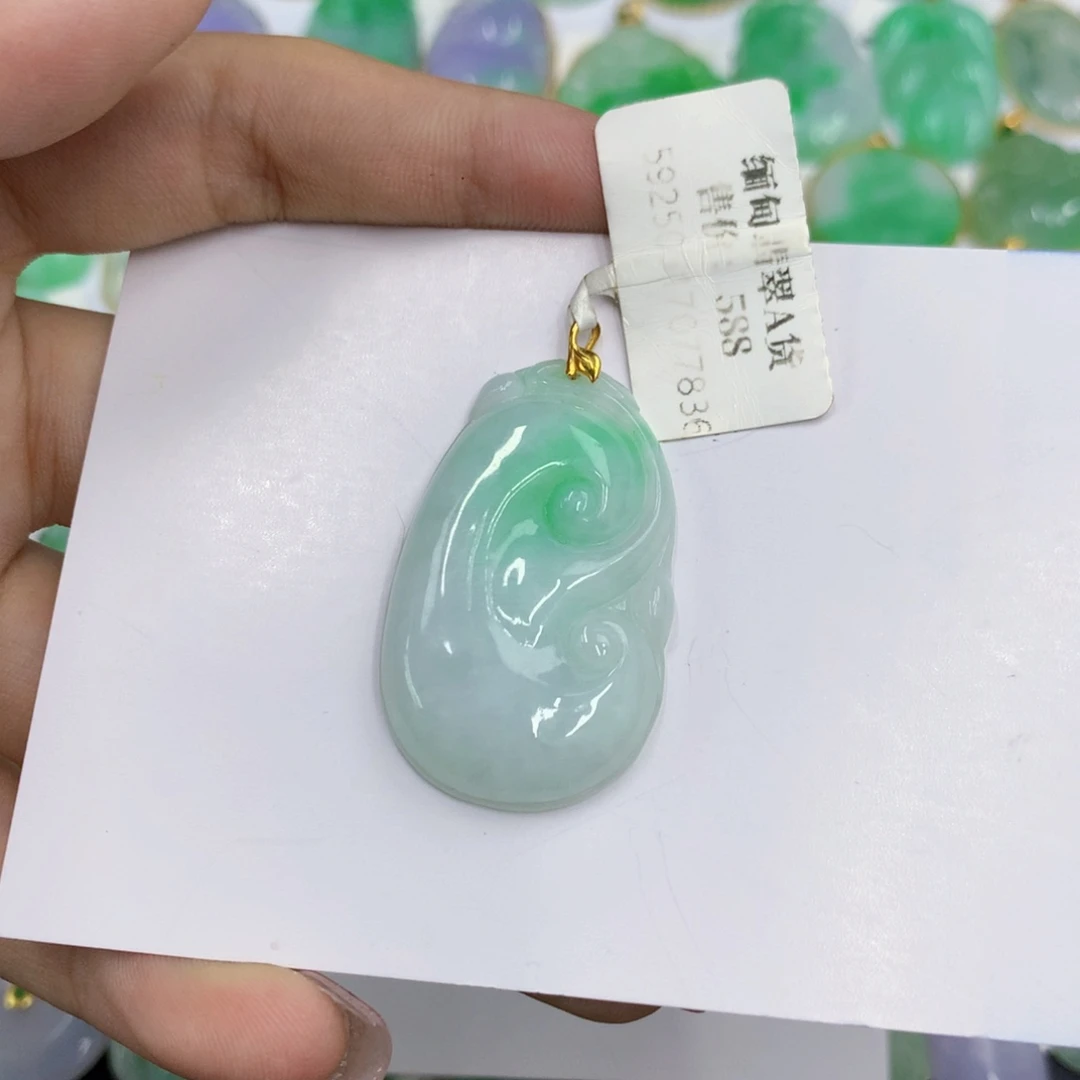 颈饰18K金镶嵌翡翠翡翠