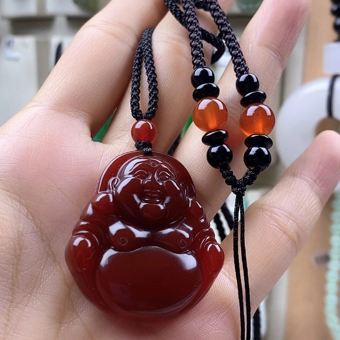 孙***然石英质玉未镶嵌颈饰
