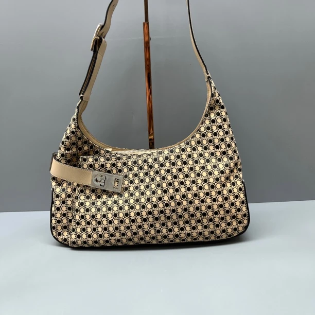 95新 FERRAGAMO/菲拉格慕 老花拼色Hobo单肩包 尺寸30*22 TBJM