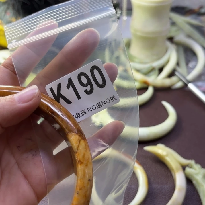 蛇纹石玉发饰合金旧**猫