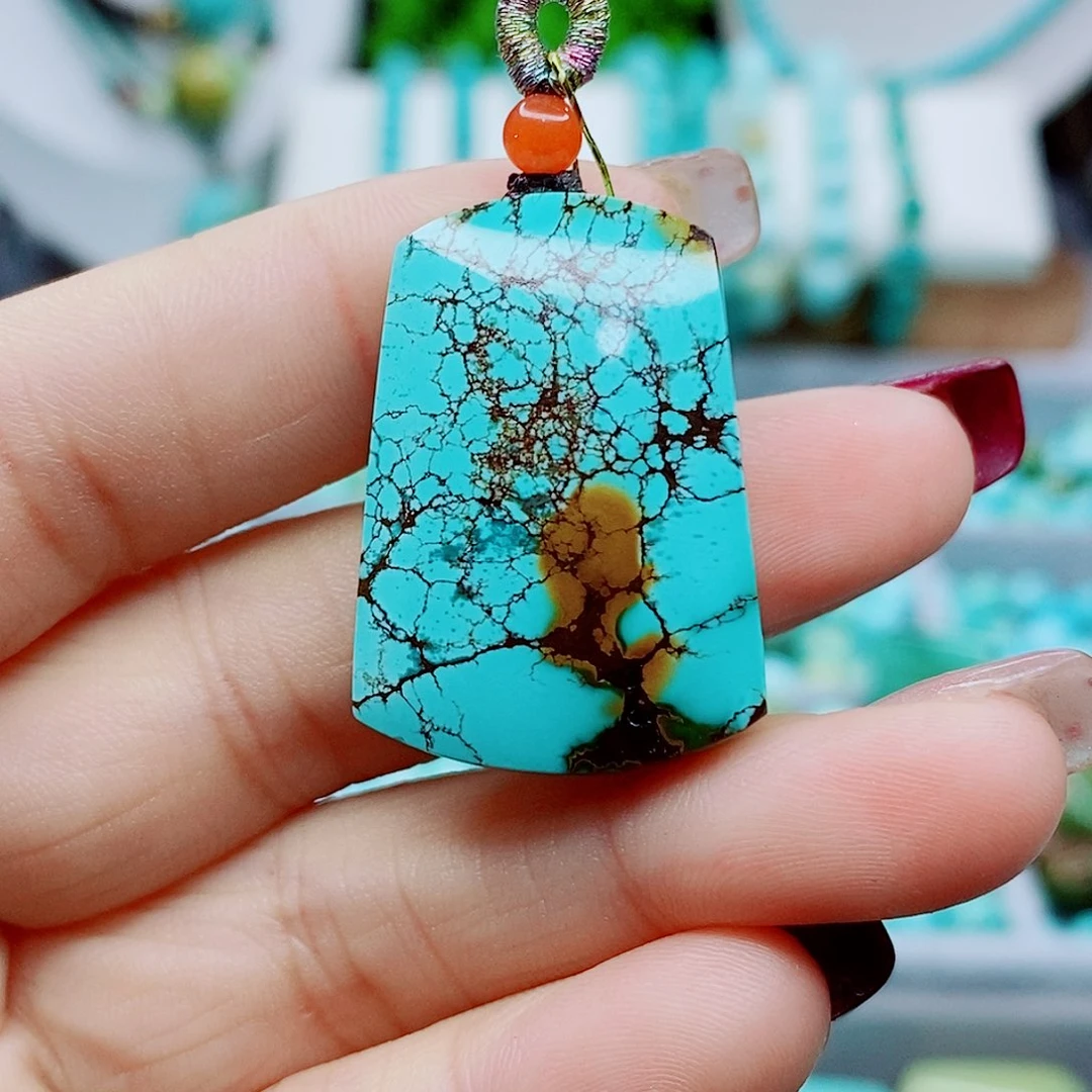 绿松石未镶嵌颈饰