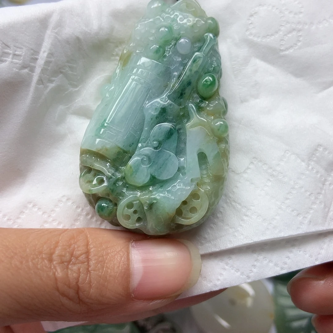 翡翠颈饰未镶嵌天然翡翠