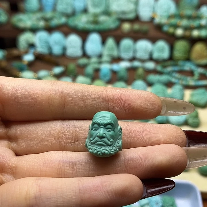 绿松石未镶嵌颈饰