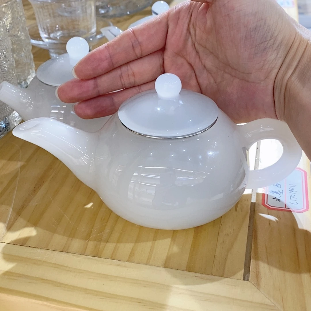 白玉琉璃茶壶一把