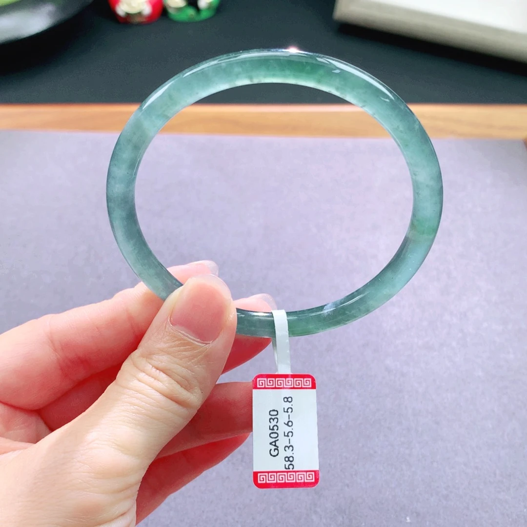 翡翠手镯未镶嵌天然翡翠手镯