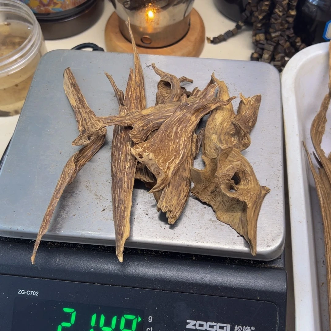 沉香碎屑沉香海南红土原材料21克