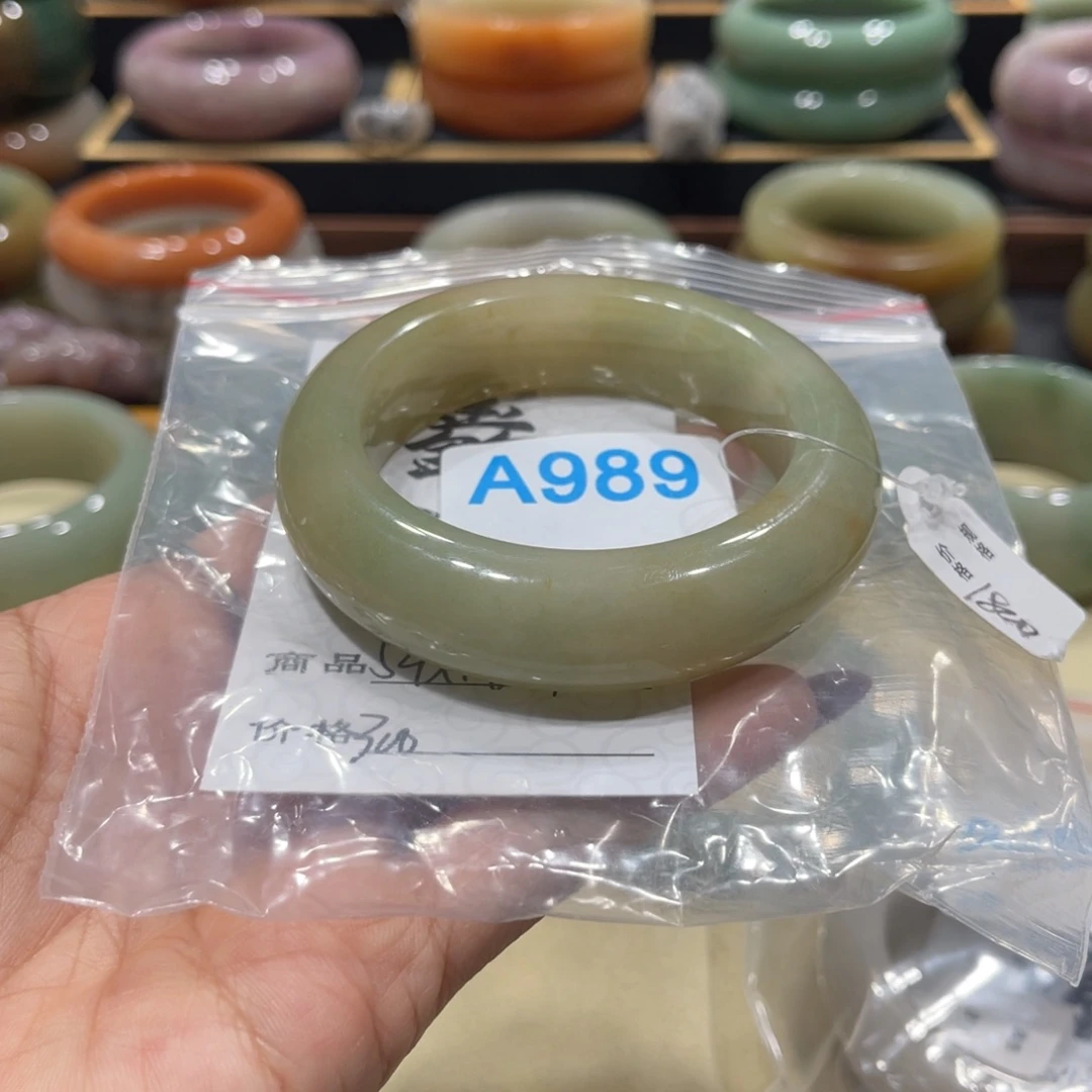 未镶嵌手镯石英岩玉月**上