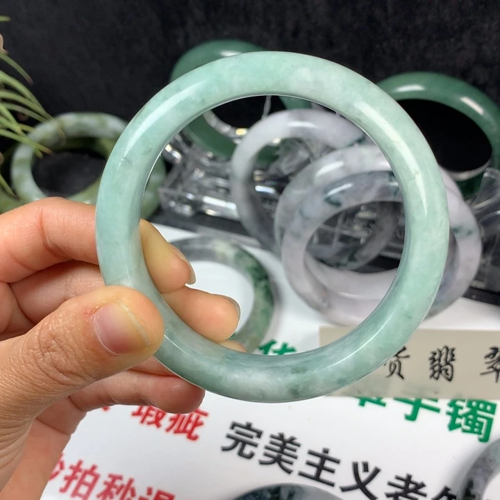 翡翠未镶嵌手镯13号。 59圈