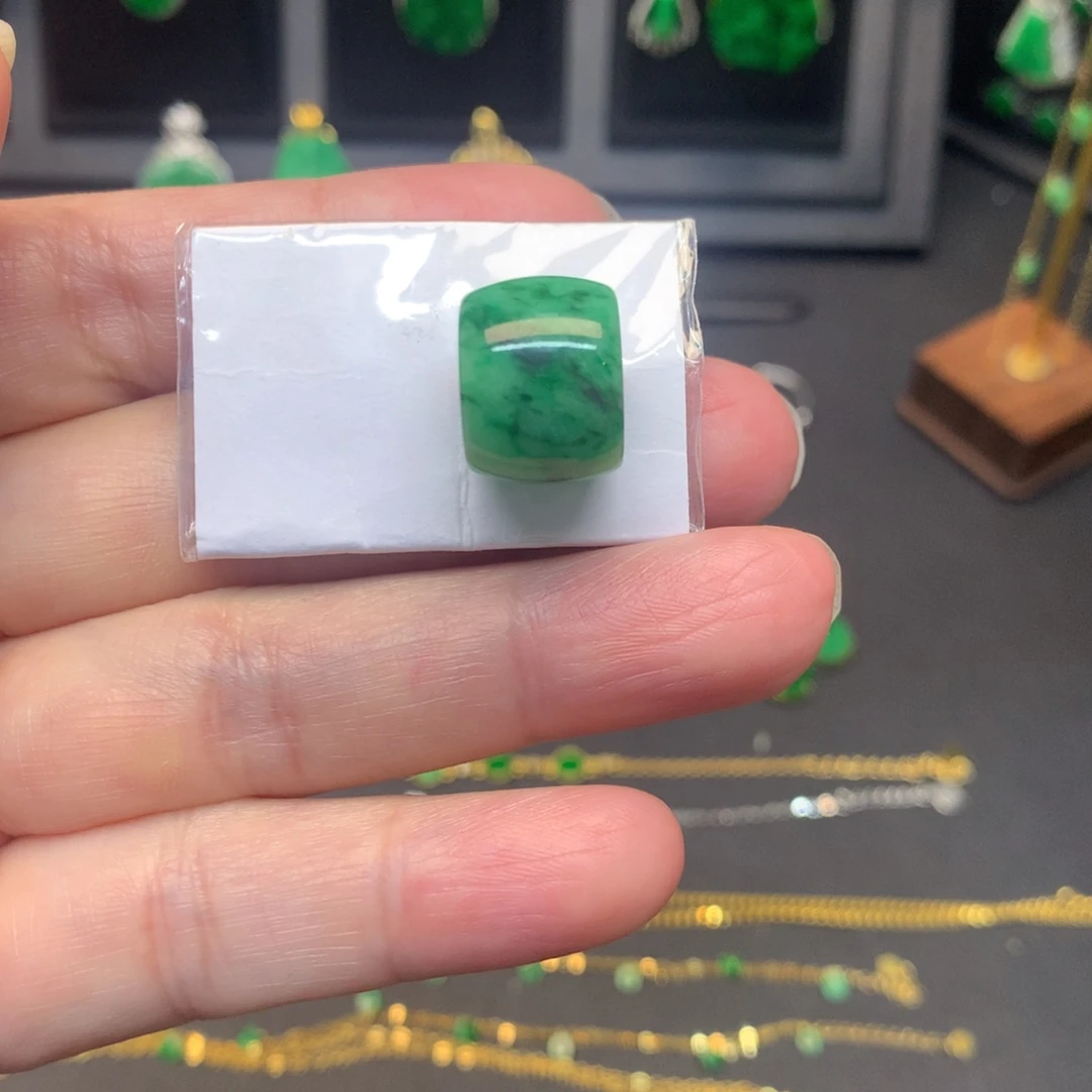 翡翠未镶嵌颈饰有纹裂