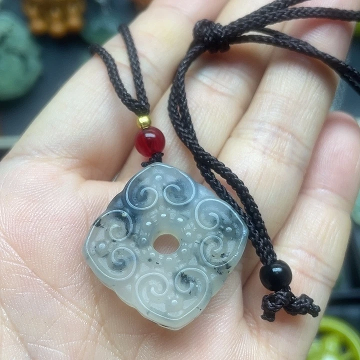 未镶嵌蛇纹石玉颈饰