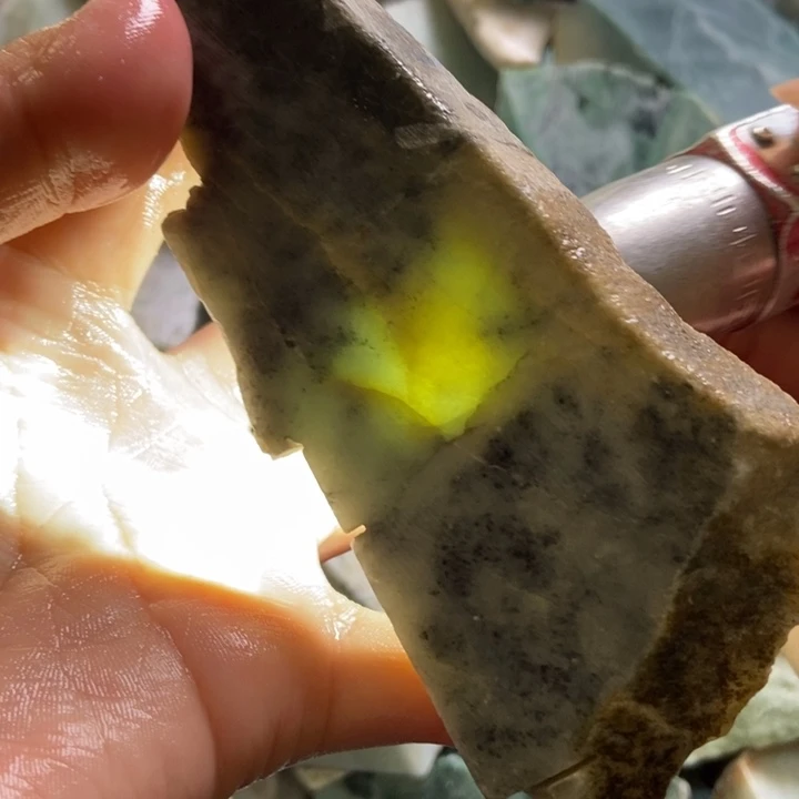 翡翠颈饰未镶嵌天然翡翠