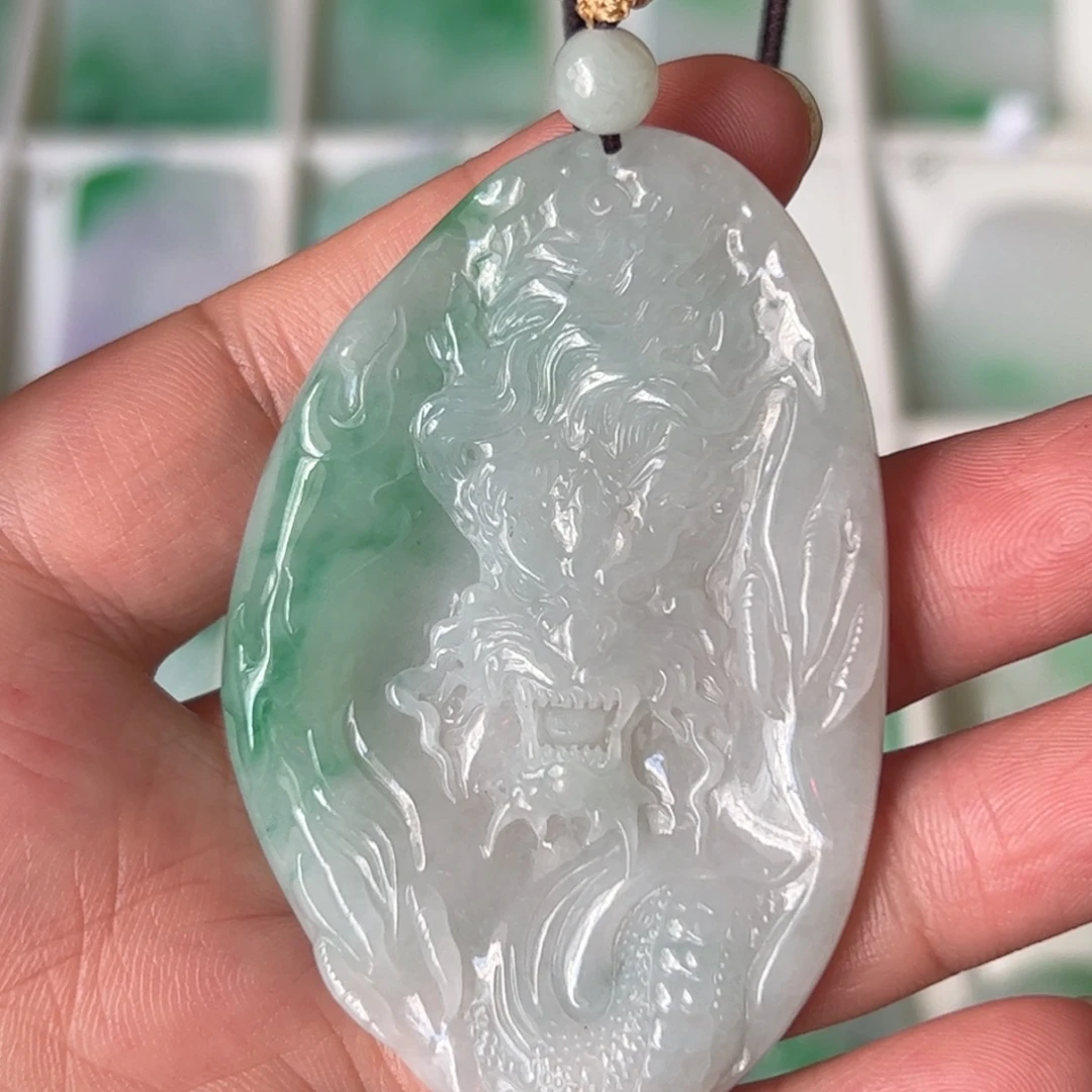 颈饰未镶嵌翡翠龙