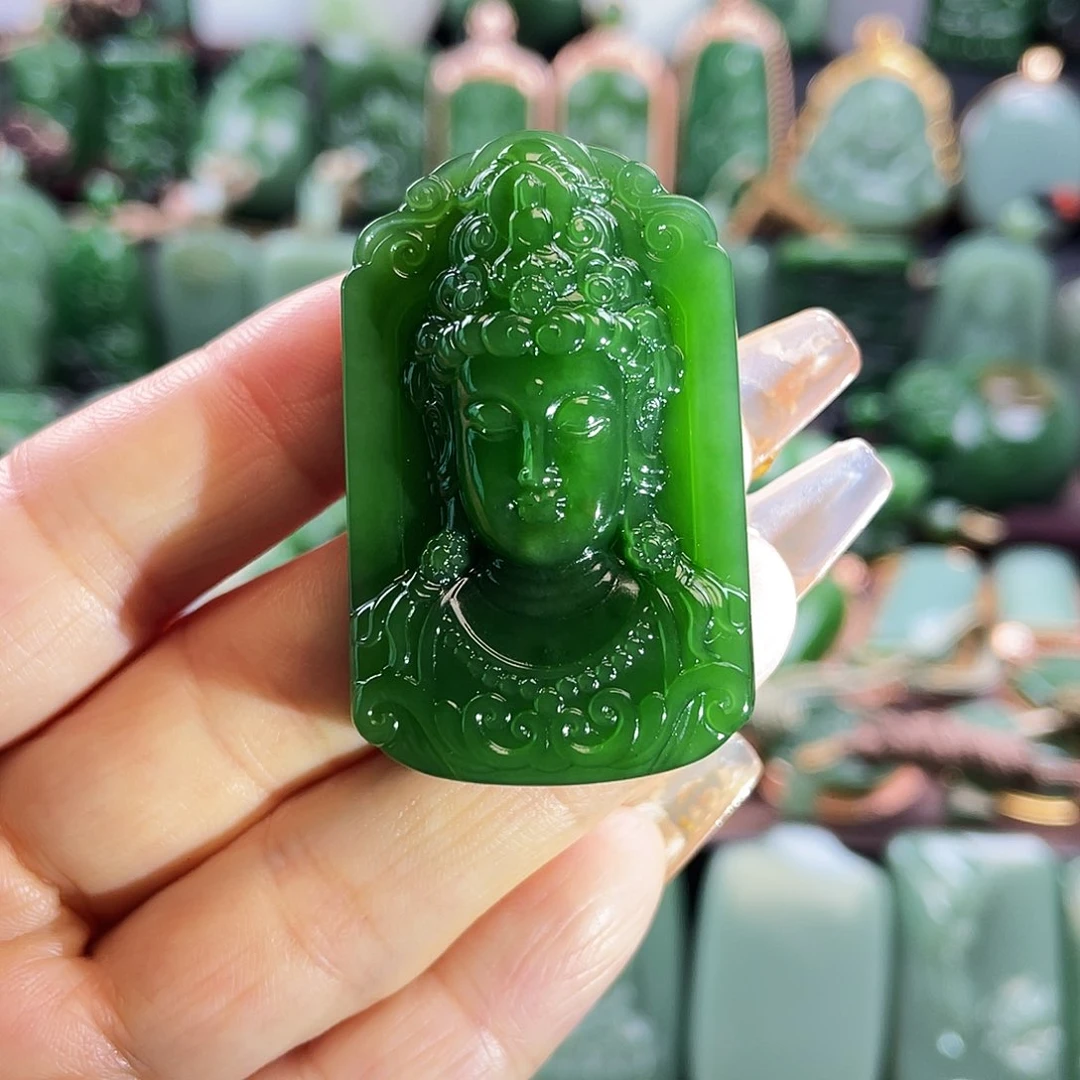 和田玉挂件未镶嵌八*?