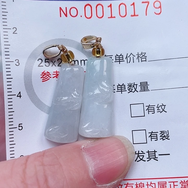 吊坠(赠链)未镶嵌翡翠