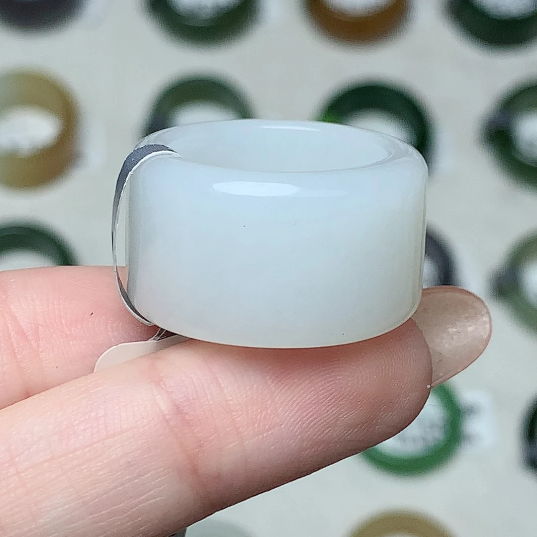 未镶嵌戒指和田玉