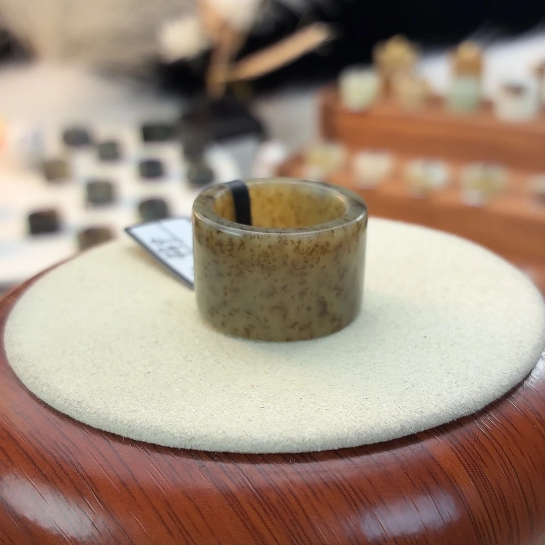 沐***珺和田玉未镶嵌戒指i59糖草花圆切17.9mm买断不退换