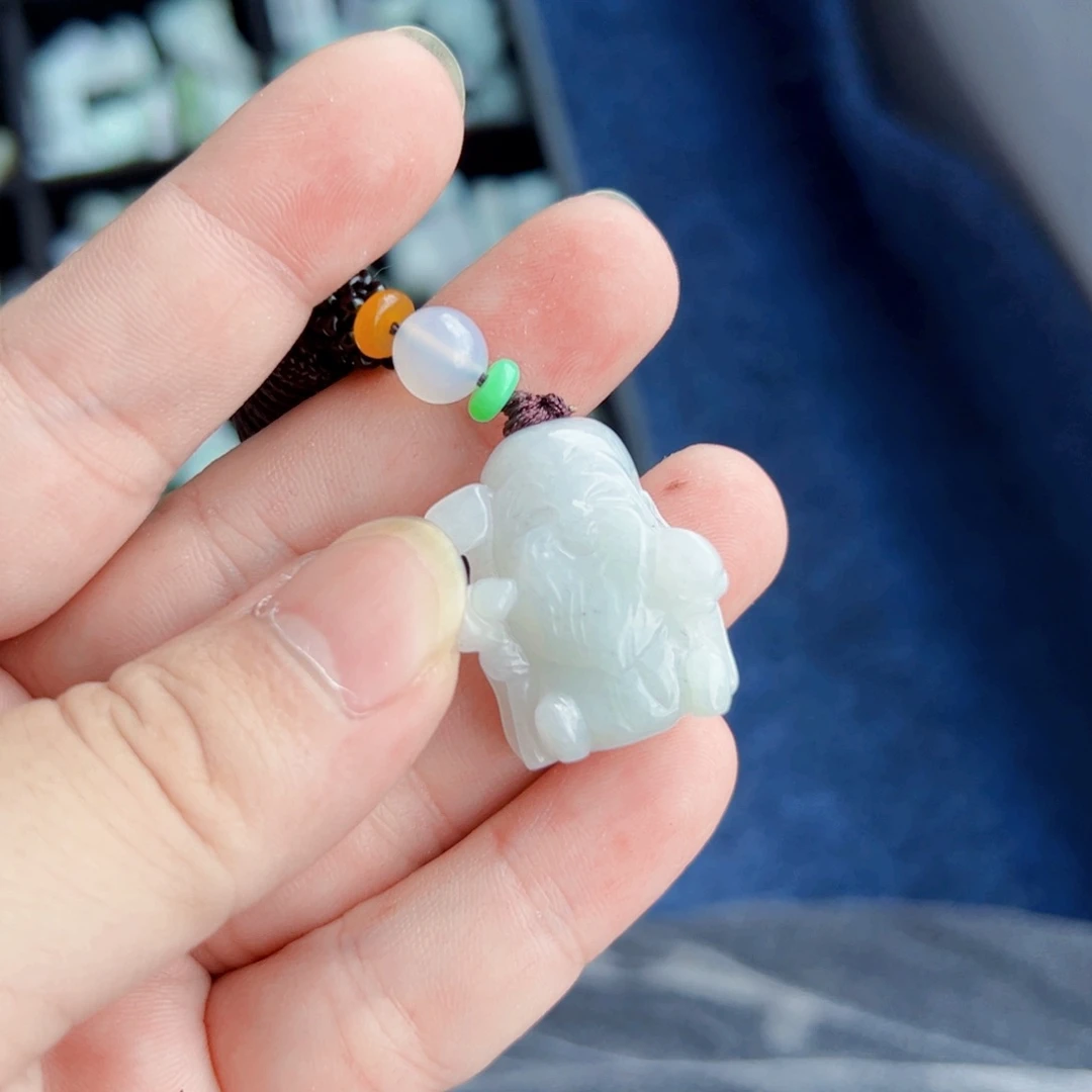 翡翠未镶嵌颈饰挂件
