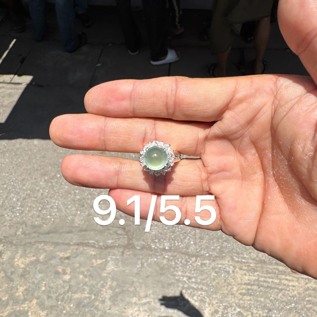 0616(小哪吒在源头)冰种翡翠正圆蓝钢戒面干净肉细饱满荧光足M80