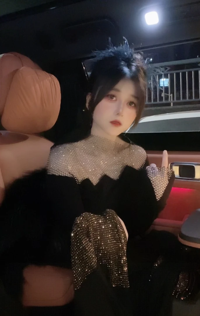 【AA款】2025新款烫钻镂空显瘦半高领百搭细绒打底衫