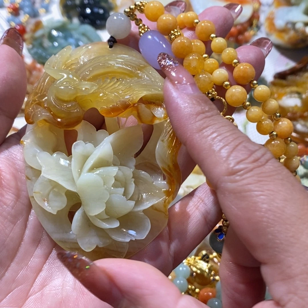 蛇纹石玉未镶嵌颈饰