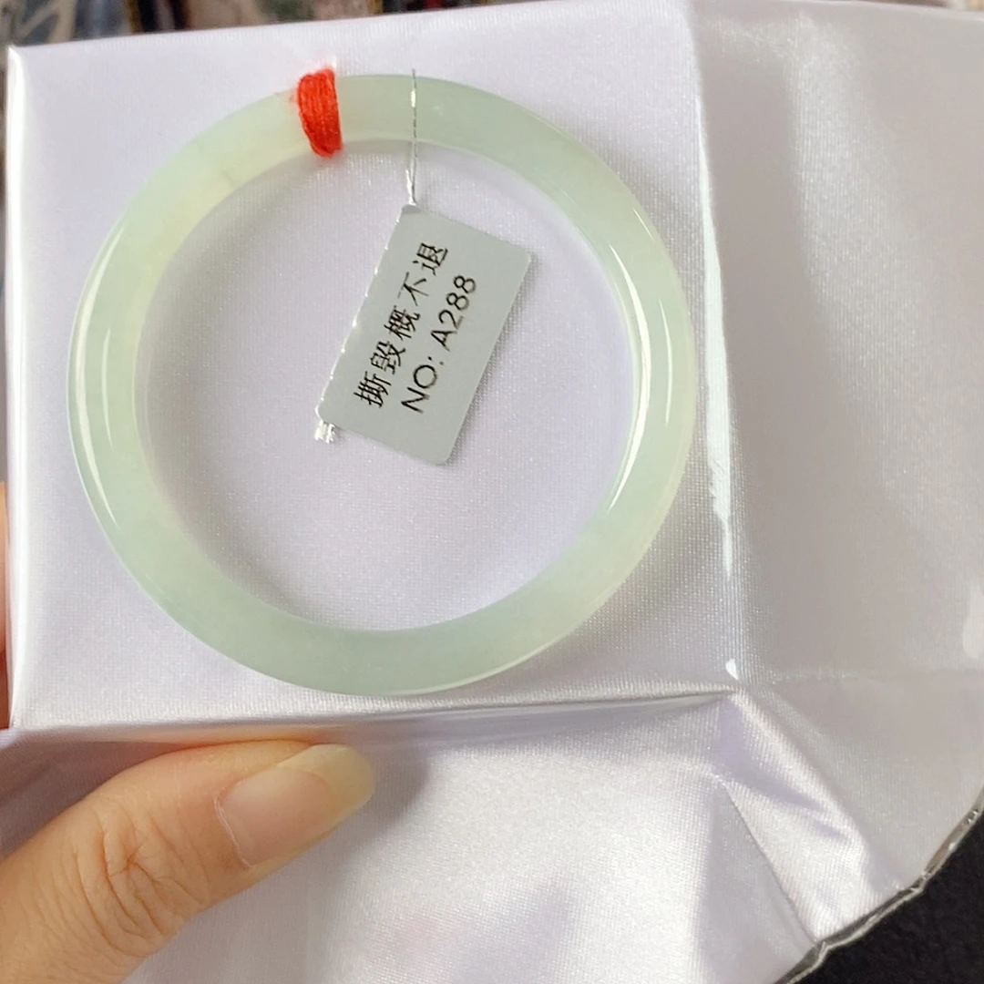 翡翠未镶嵌手镯（圆镯）手镯