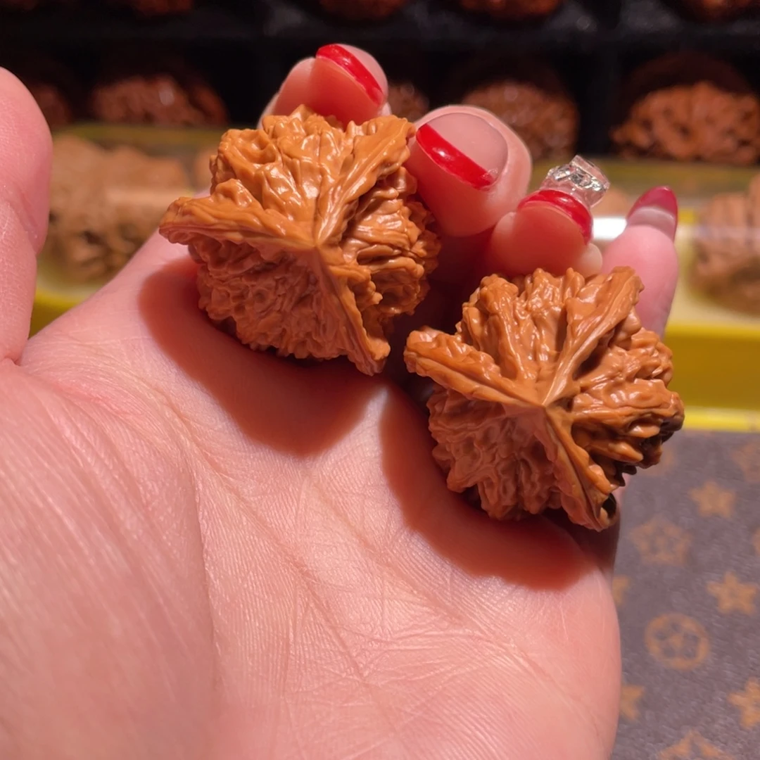 文玩核桃吊坠三棱