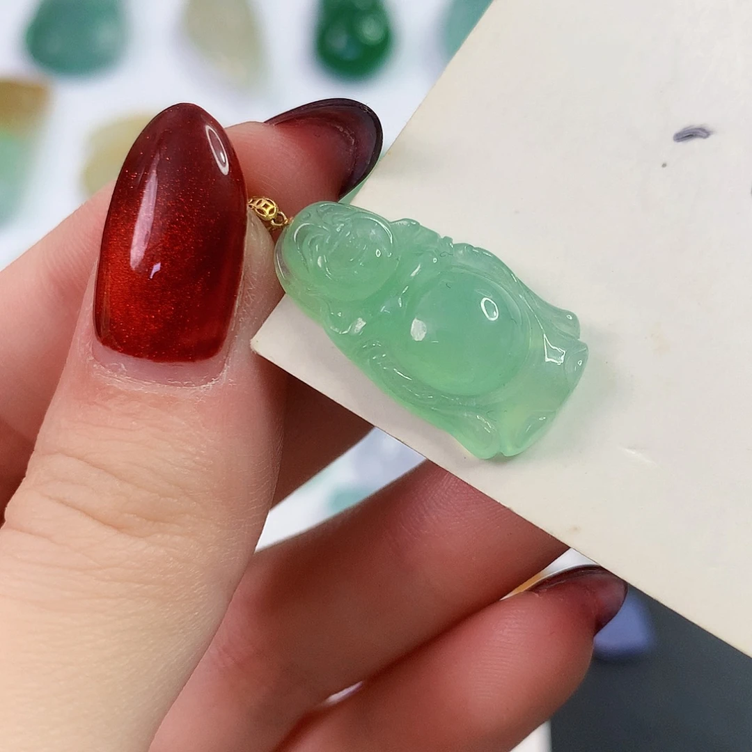 翡翠18K金镶嵌颈饰站佛