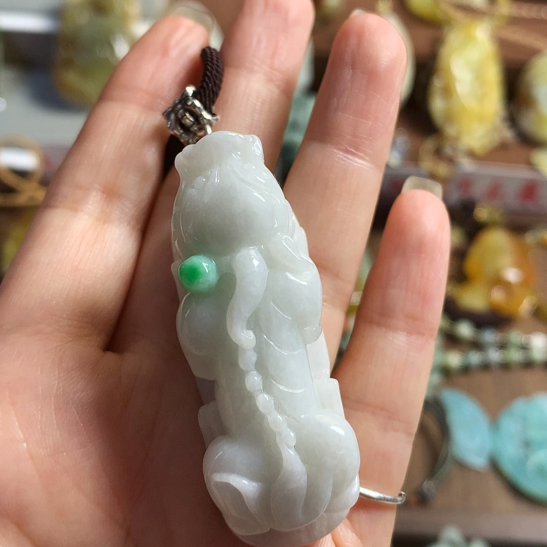 翡翠未镶嵌颈饰半**田
