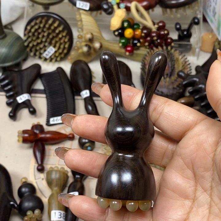 紫光檀羊角12齿兔子