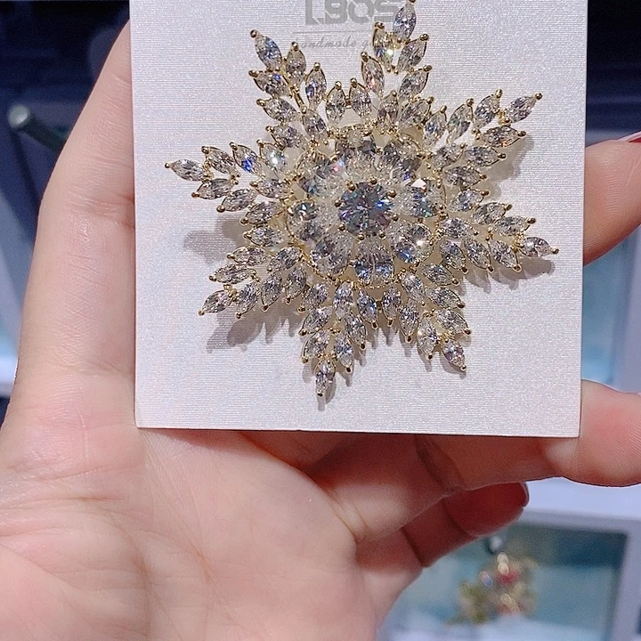 锆石铜合金雪花胸针
