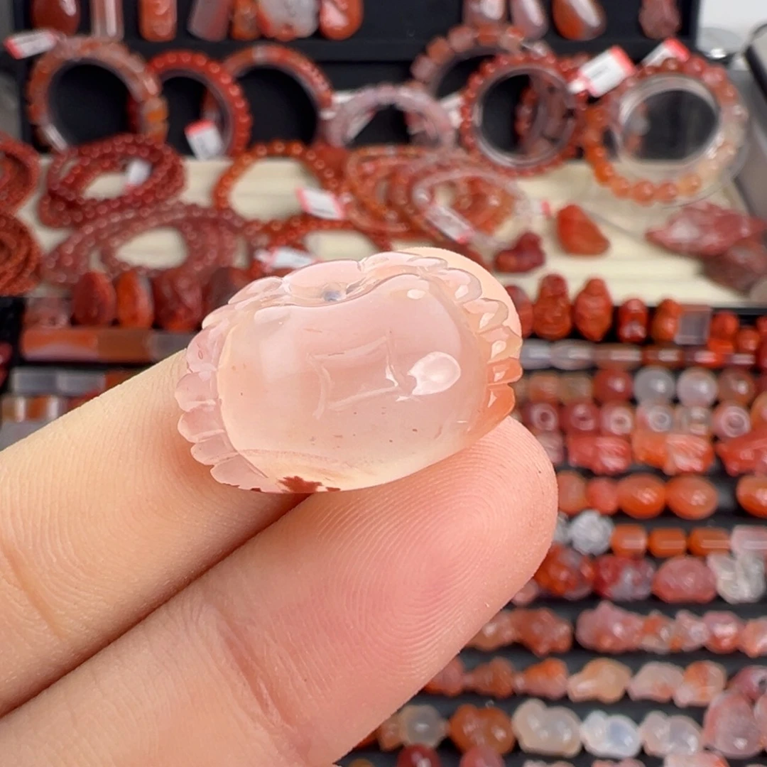 南红玛瑙未镶嵌颈饰螃蟹