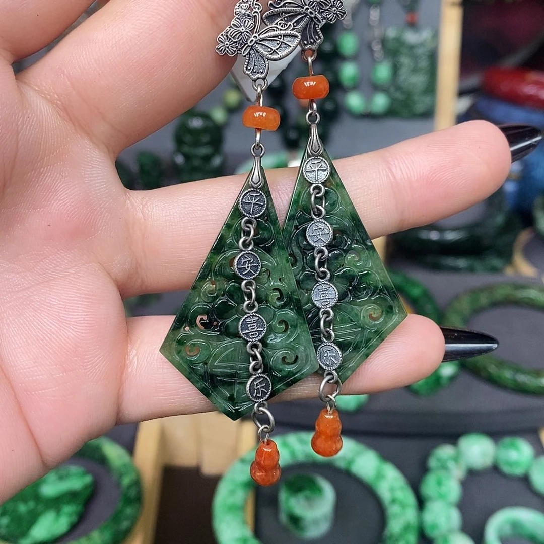 未镶嵌翡翠耳饰不****…漂亮美眉