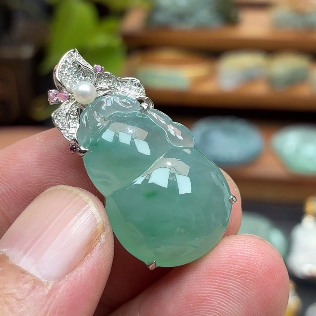 翡翠18K金镶嵌颈饰