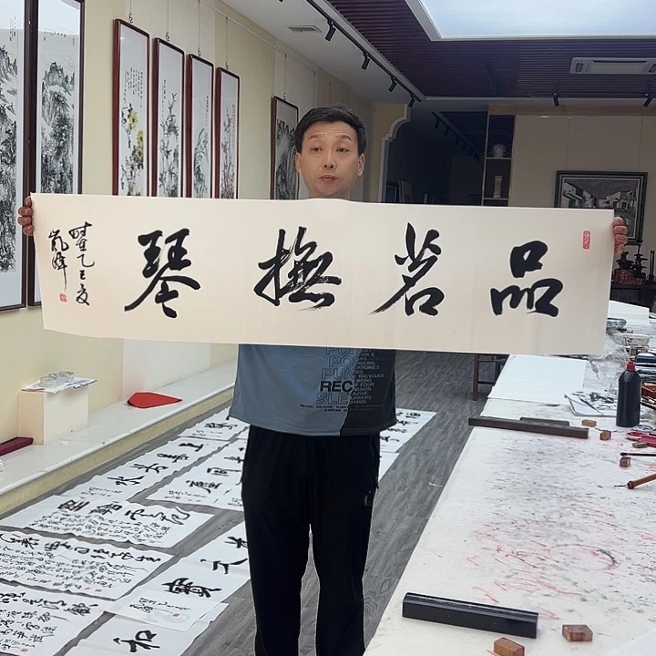 书法高老师四平品茗抚琴