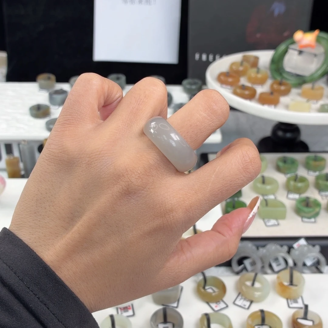 和田玉（糖玉）未镶嵌戒指Q32烟紫轮胎18.2不退换