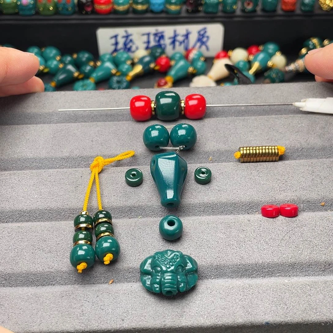 琉璃颈饰琉璃材质