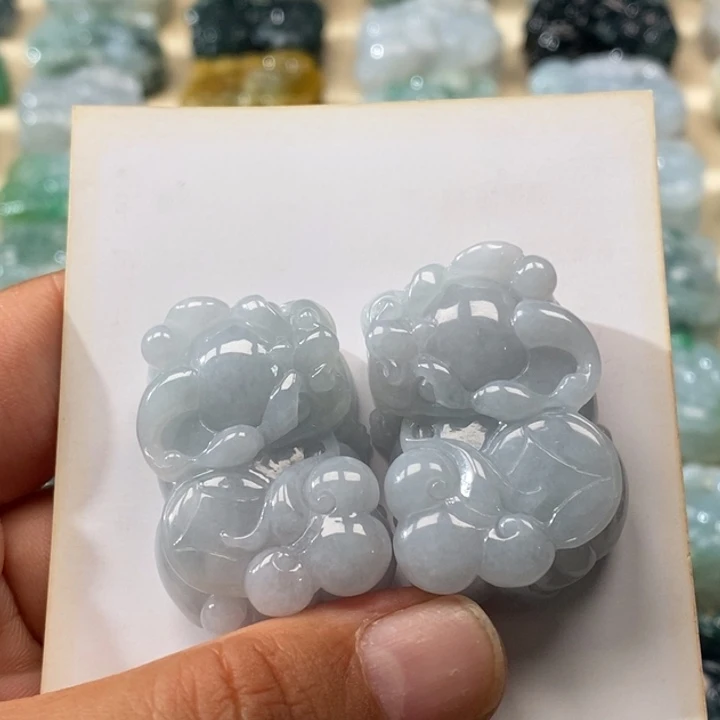 翡翠颈饰未镶嵌天然翡翠貔貅吊坠