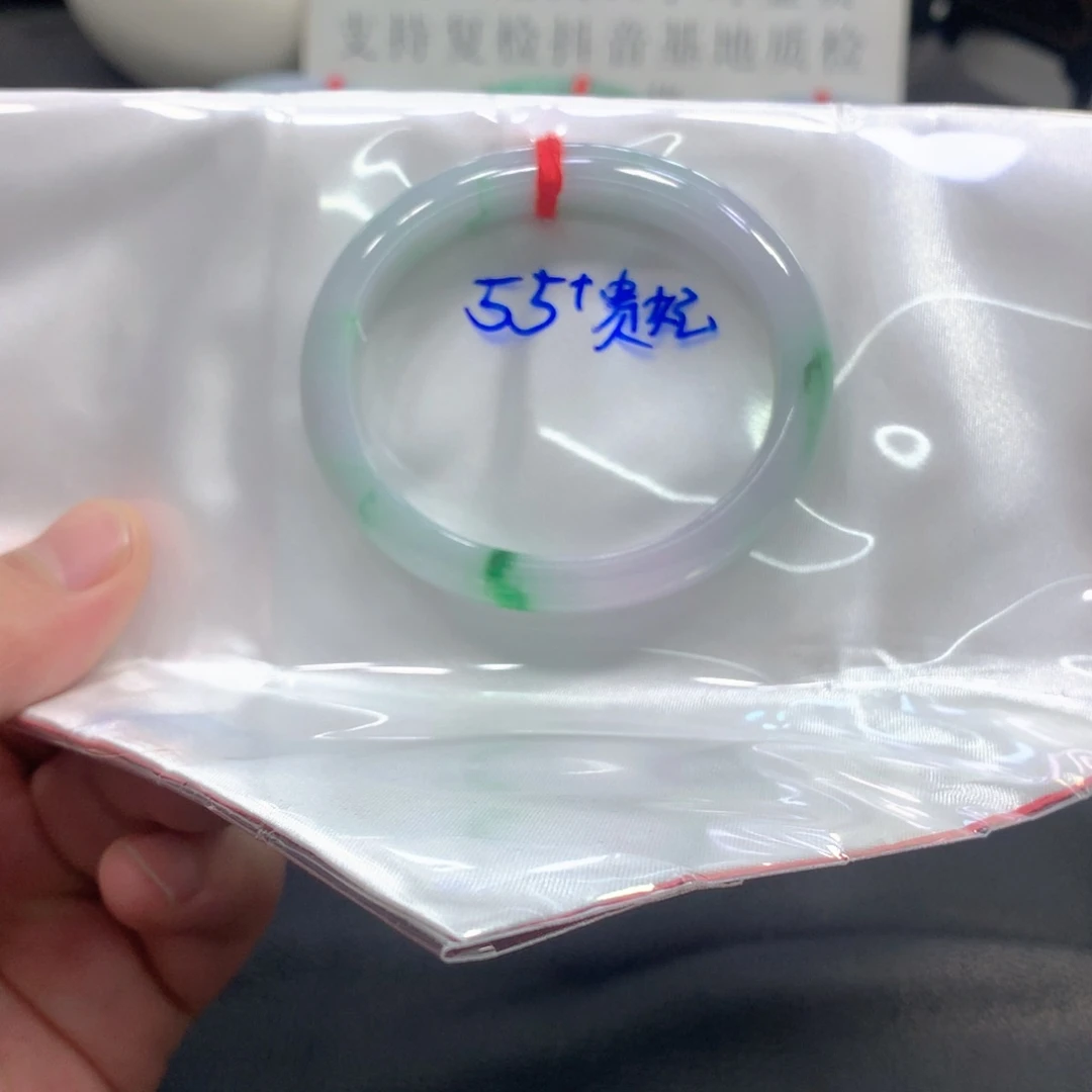 翡翠手镯未镶嵌翡翠手镯