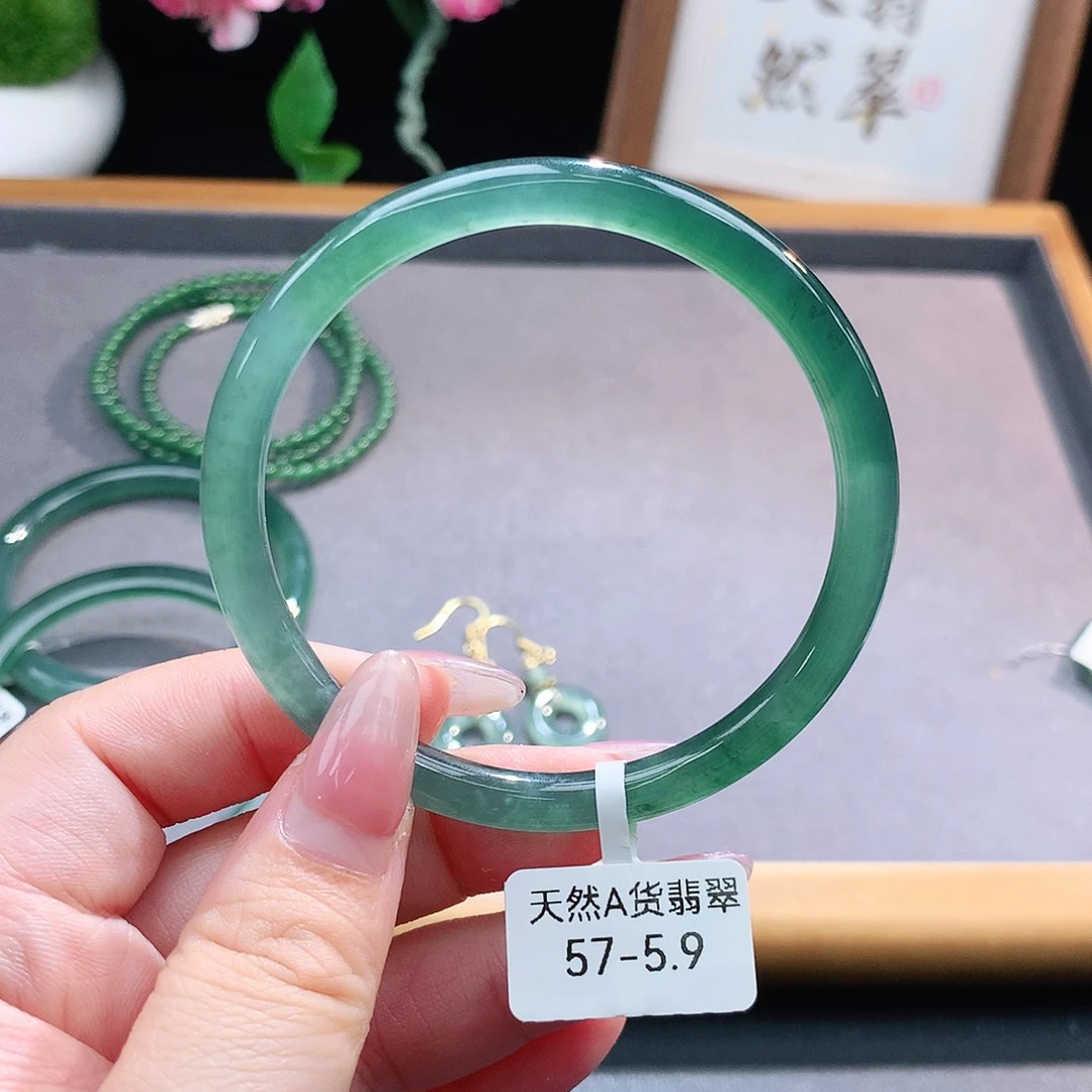未镶嵌手镯（圆镯）翡翠