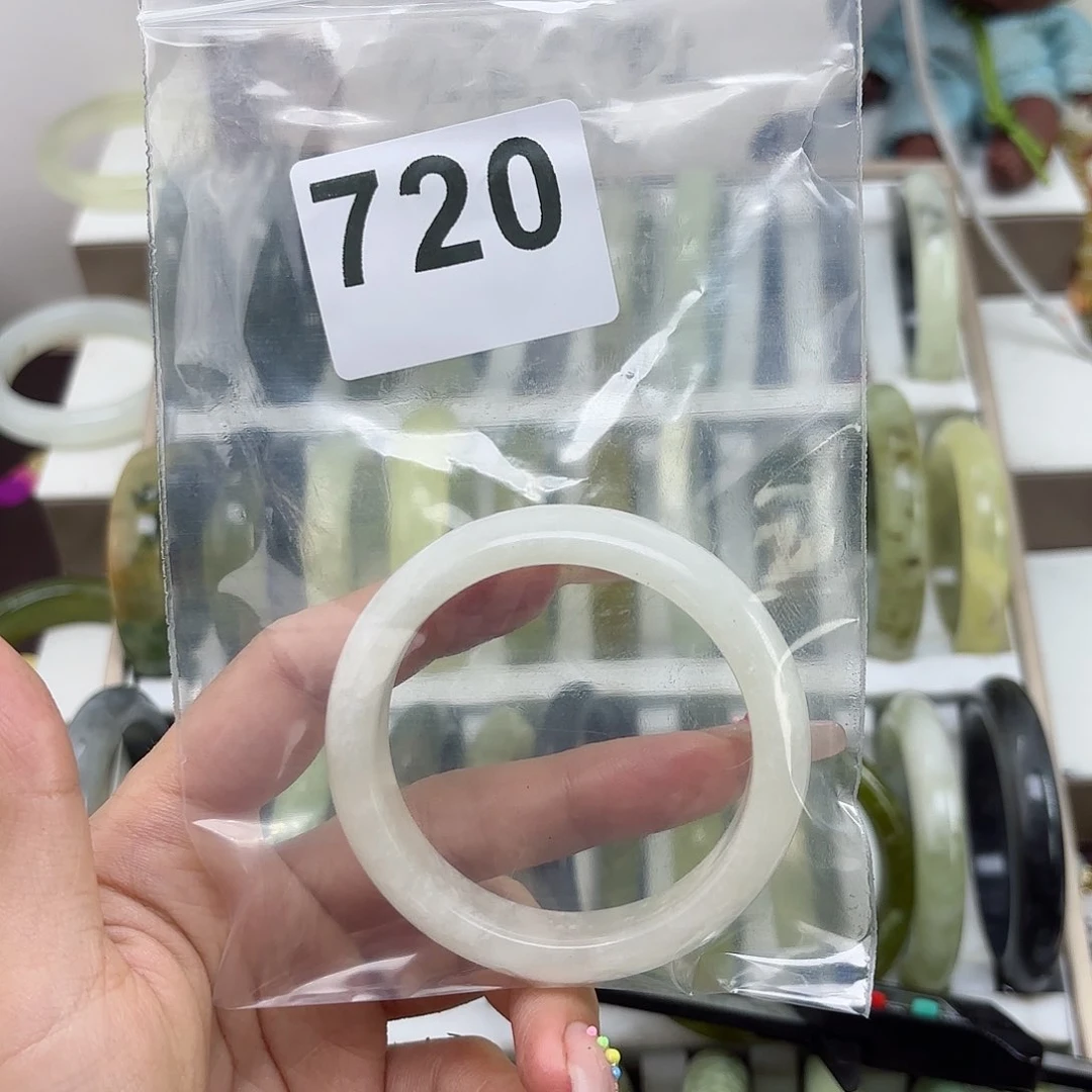 蛇纹石玉未镶嵌手镯(**)