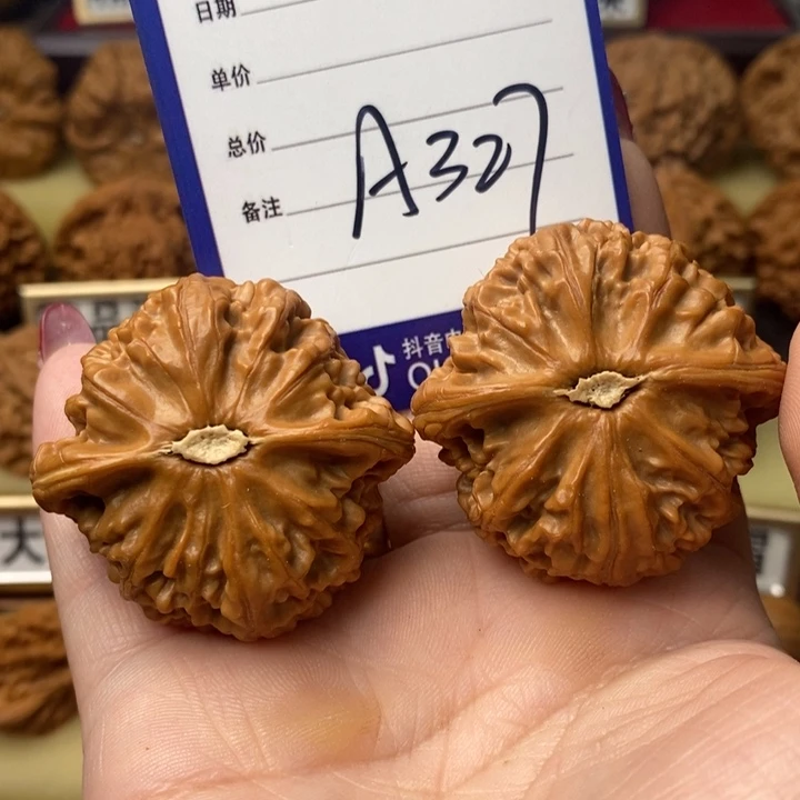 鑫***鑫桃核把件大宫灯灯